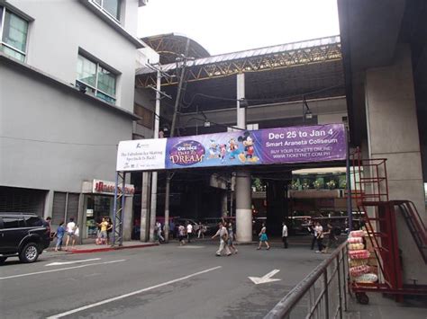 Araneta Center–Cubao station (LRT) .